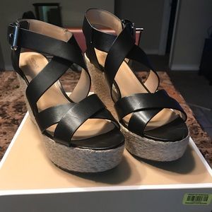 🖤❣️BLACK LEATHER MICHAEL KORS WEDGE SANDALS ❣️🖤